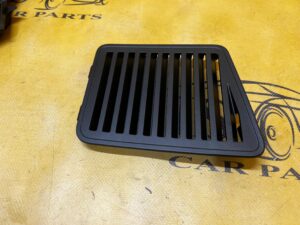 KRATKA WENTYLACYJNA NAWIEWU AUDI A8 D5