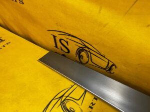 LISTWA OZDOBNA DEKOR DESKI KONSOLI PRAWA PRAWY AUDI A8 D5 EU