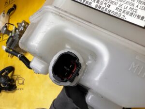 ZBIORNIK ZBIORNICZEK WYRÓWNAWCZY TOYOTA RAV4 V 2.5 HYBRID