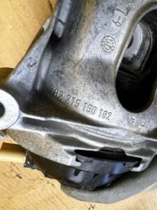 WSPORNIK PODUSZKA MOCOWANIE SILNIKA LEWA LEWY AUDI A8 D5 3.0 TFSI