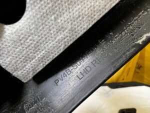 OBUDOWA OSŁONA ZAŚLEPKA TUNELU ŚRODKOWEGO PRAWA FORD KUGA MK3 LIFT EU