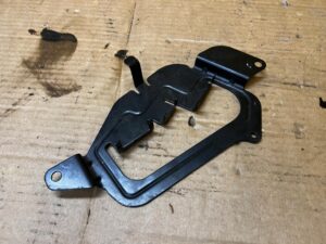 UCHWYT MOCOWANIE WIĄZKI INSTALACJI PRZEWODÓW AUDI A8 D5