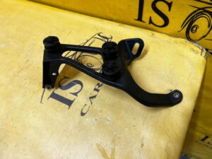 UCHWYT MOCOWANIE WSPORNIK POMPY HAMULCOWEJ ABS AUDI A8 D5