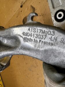 UCHWYT WIDELEC MOCOWANIE DOLNE AMORTYZATORA PRZÓD LEWY AUDI A8 D5