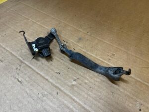 CZUJNIK POZIOMOWANIA ŚWIATEŁ LAMP TOYOTA RAV4 V