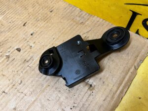 UCHWYT WSPORNIK MOCOWANIE MODUŁU SZYBERDACHU AUDI A8 D5