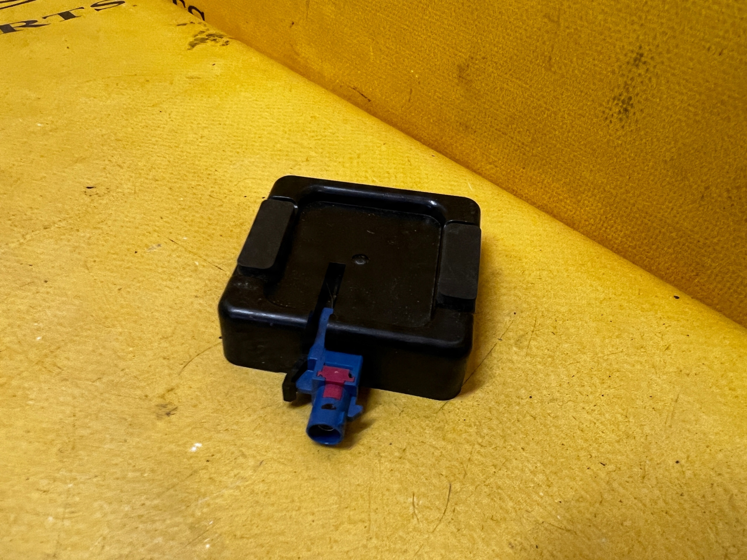 MODUŁ ANTENY ANTENA GPS FORD FIESTA MK8 C1BT-19C175-AB