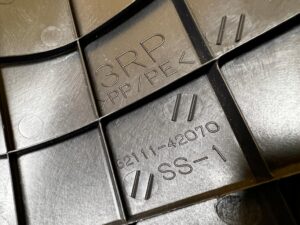 PLASTIK OSŁONA POSZYCIE PROGU SŁUPKA A PRZÓD PRAWY PRAWA TOYOTA RAV4 V