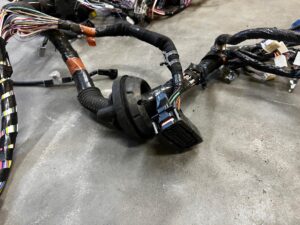 WIĄZKA INSTALACJA KOMORY SILNIKA TOYOTA RAV4 V 2.5 HYBRID