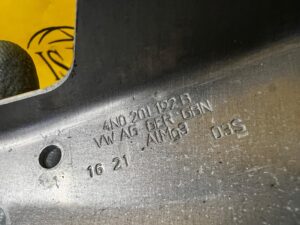 MOCOWANIE UCHWYT BLACHA PRZEWODÓW PALIWA AUDI A8 D5