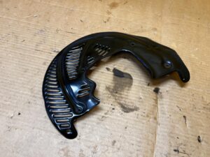 TARCZA KOTWICZNA BLACHA OSŁONA TARCZY HAMULCOWEJ PRZÓD PRAWY AUDI A8 D5