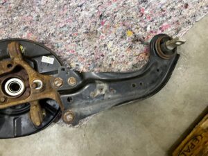 ZWROTNICA ZAWIESZENIE WAHACZ TYŁ LEWY TOYOTA RAV4 V 2.5 HYBRID AWD 4X4