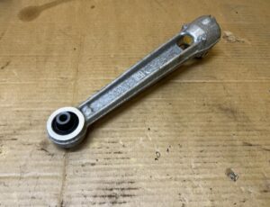 UCHWYT WIDELEC MOCOWANIE DOLNE AMORTYZATORA TYŁ PRAWY LEWY AUDI A8 D5