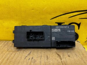 MODUŁ STEROWNIK ELEKTRYCZNEJ KLAPY TYŁ BAGAŻNIKA AUDI A8 D5