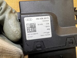 MODUŁ STEROWNIK POMPY PALIWA AUDI A8 D5