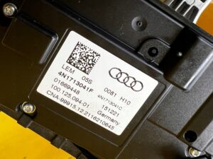 WYBIERAK LEWAREK DŹWIGNIA SKRZYNI BIEGÓW AUTOMAT AUDI A8 D5