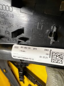 OSŁONA PLASTIK KONSOLI DESKI KIEROWCY LEWA AUDI A8 D5 EU