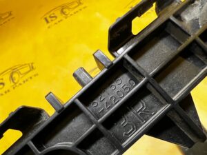 ŚLIZG MOCOWANIE WSPORNIK ZDERZAKA TYŁ PRAWY TOYOTA RAV4 V