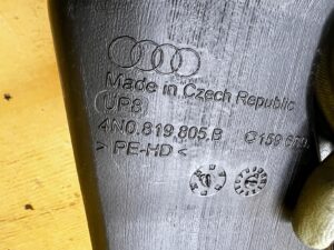 KANAŁ TUNEL DOLOT PRZEWÓD POWIETRZA ŚRODKOWY LEWY AUDI A8 D5