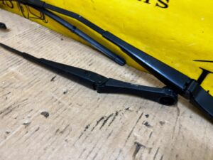 KOMPLET RAMIONA RAMIĘ WYCIERACZEK WYCIERACZKI PRZÓD AUDI A8 D5 EU