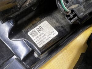 KOMPLET LAMPY LAMPA TYŁ TYLNE W BŁOTNIK LEWA PRAWA TOYOTA RAV4 V EU