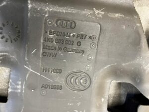 OSŁONA WYGŁUSZENIE ŚCIANY DZIAŁOWEJ BAGAŻNIKA TYŁ PRAWY PRAWE AUDI A8 D5