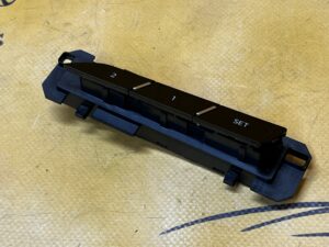 PANEL PRZEŁĄCZNIK PAMIĘCI FOTELA PRZÓD LEWY PIANO BLACK AUDI A8 D5