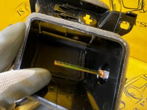 KANAŁ TUNEL DOLOT PRZEWÓD POWIETRZA DESKI KONSOLI PRZÓD PRAWY AUDI A8 D5