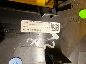 LISTWA DEKOR DESKI KONSOLI OSŁONA KIEROWNICY PIANO BLACK LED AUDI A8 D5 EU