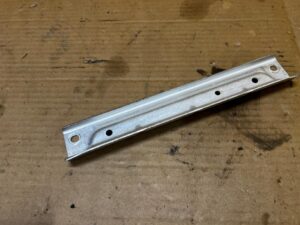 UCHWYT WSPORNIK MOCOWANIE AKUMULATORA AUDI A8 D5