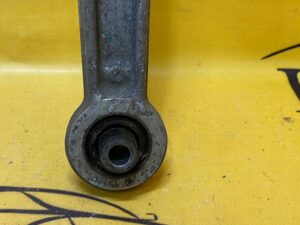 UCHWYT WIDELEC MOCOWANIE DOLNE AMORTYZATORA TYŁ PRAWY LEWY AUDI A8 D5