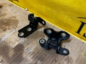 KOMPLET ZAWIASY DRZWI PRZÓD PRAWY TOYOTA RAV4 V 218