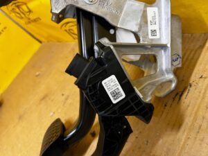 KOMPLET PEDAŁ POTENCJOMETR GAZU HAMULCA AUDI A8 D5