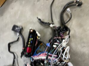 WIĄZKA INSTALACJA KOMORY SILNIKA TOYOTA RAV4 V 2.5 HYBRID