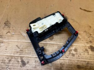 PRZEŁĄCZNIK PANEL SKRZYNI BIEGÓW HAMULCA RĘCZNEGO TOYOTA RAV4 V 2.5 HYBRID