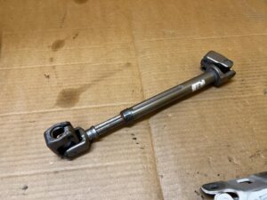 KRZYŻAK DRĄŻEK PRZEGUB KOLUMNY KIEROWNICZEJ MERCEDES GL X166