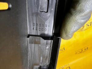 WYGŁUSZENIE USZCZELKA NAKŁADKA BŁOTNIKA PRZÓD LEWY LEWA TOYOTA RAV4 V