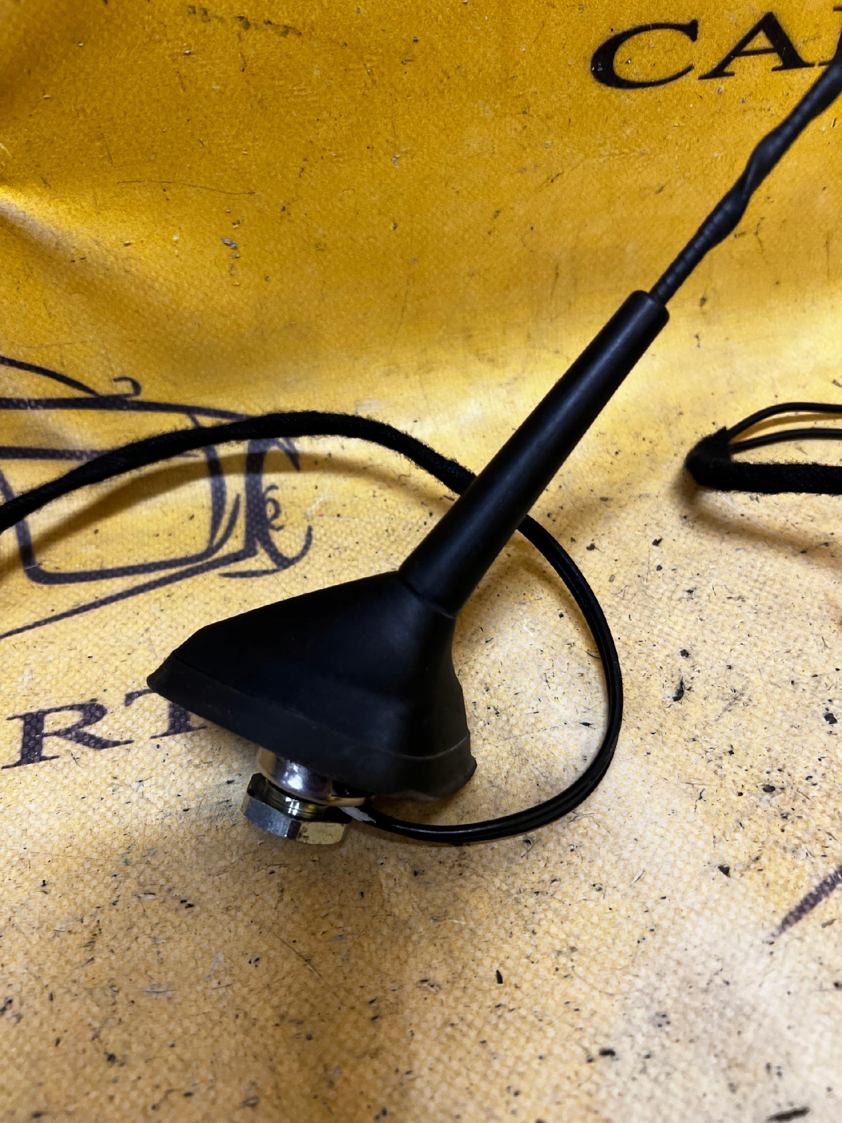 ANTENA DACHOWA PODSTAWA DACIA SANDERO III 2023R