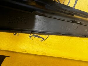 LISTWA OSŁONA BLENDA RYNIENKI BAGAŻNIKA TYŁ PRAWY AUDI A8 D5