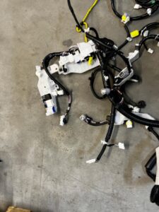 WIĄZKA INSTALACJA WNĘTRZA PODŁOGI TOYOTA RAV4 V 2.5 HYBRID