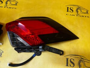KOMPLET LAMPY LAMPA TYŁ TYLNE W BŁOTNIK LEWA PRAWA TOYOTA RAV4 V EU