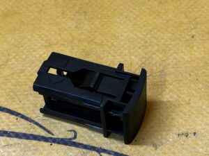 ZAŚLEPKA OSŁONA GUZIK PRZYCISKU PRZEŁĄCZNIKA TOYOTA RAV4 V