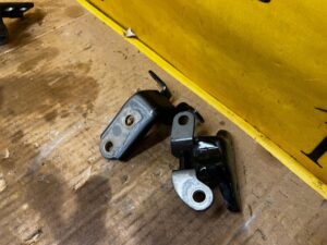 KOMPLET ZAWIASY DRZWI PRZÓD PRAWY TOYOTA RAV4 V 218