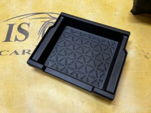 WKŁADKA PÓŁKA SCHOWKA PODŁOKIETNIKA TUNELU ŚRODKOWEGO TOYOTA RAV4 V