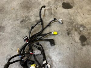 WIĄZKA INSTALACJA KOMORY SILNIKA TOYOTA RAV4 V 2.5 HYBRID
