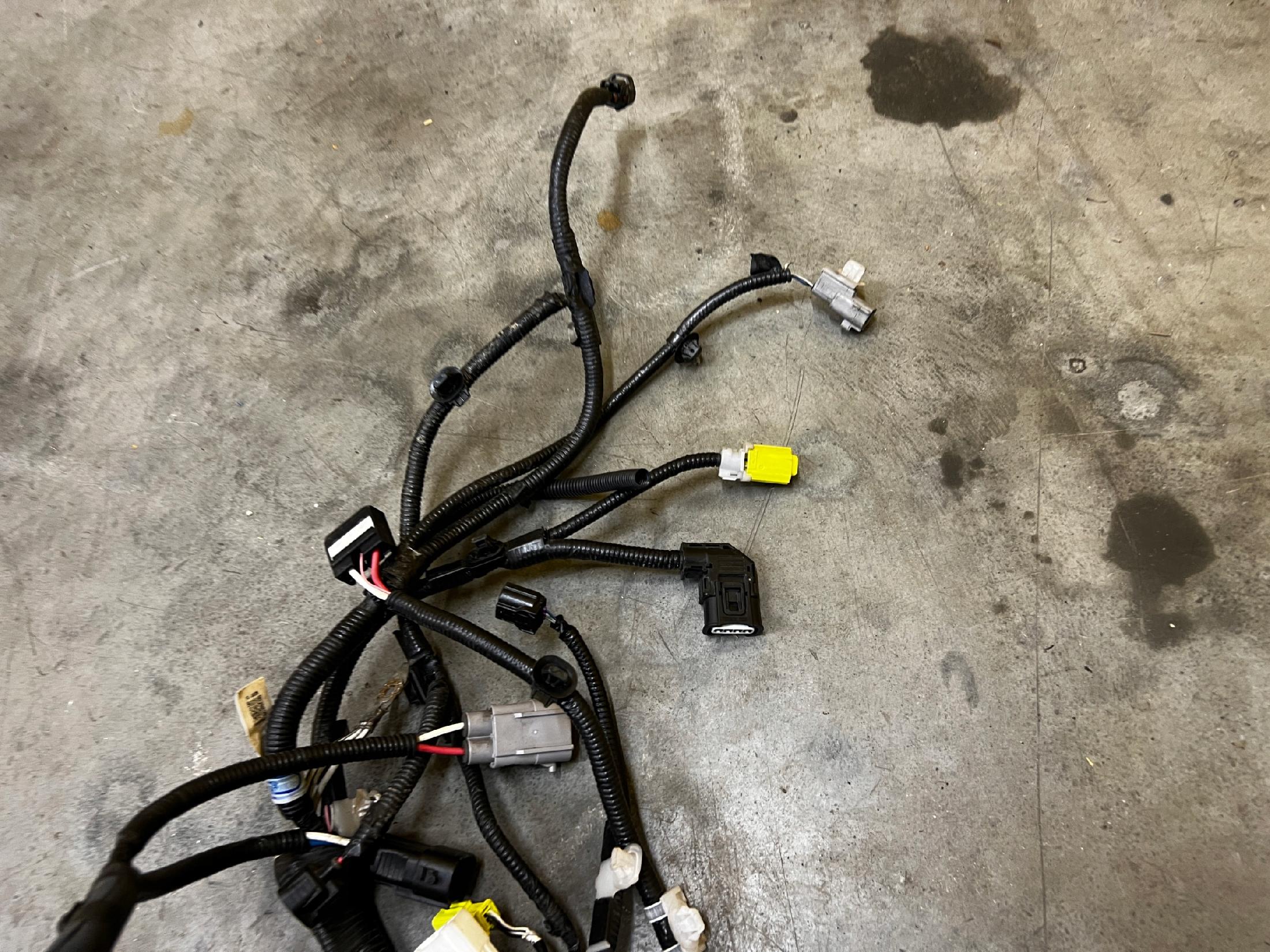WIĄZKA INSTALACJA KOMORY SILNIKA TOYOTA RAV4 V 2.5 HYBRID