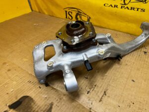 NOWA ZWROTNICA PIASTA PRZÓD PRAWY PRAWA AUDI A8 D5