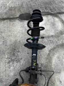 ZWROTNICA AMORTYZATOR MCPHERSON PRZÓD LEWY DACIA SANDERO III 1.0 SCE