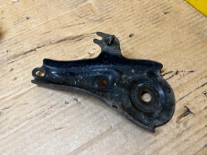 MOCOWANIE CZUJNIKA POZIOMOWANIA ŚWIATEŁ LAMP TOYOTA RAV4 V