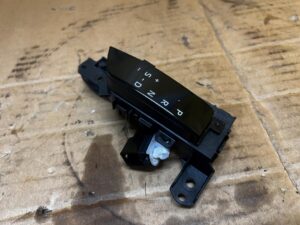 PRZEŁĄCZNIK PANEL SKRZYNI BIEGÓW HAMULCA RĘCZNEGO TOYOTA RAV4 V 2.5 HYBRID